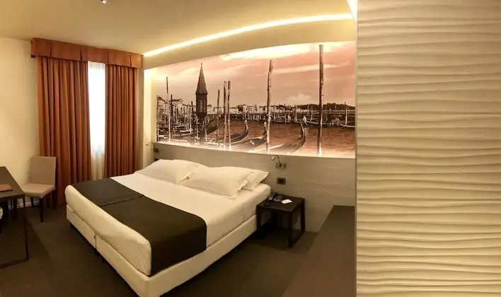 Superior Tek Büyük veya İki Ayrı Yataklı Oda