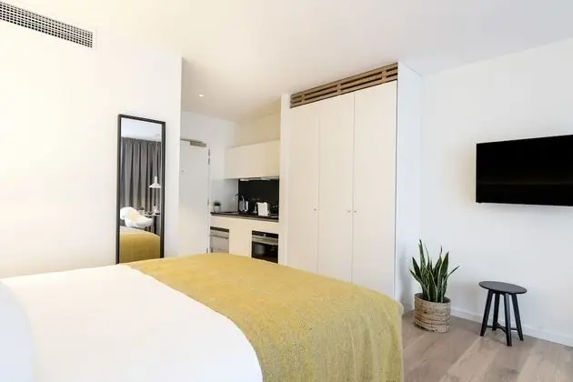 Penthouse Studio, Kitchen