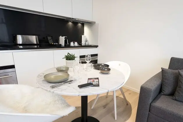 Penthouse Studio, Kitchen