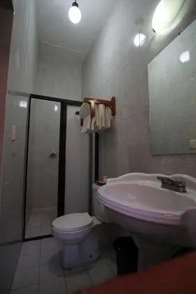 Tek Büyük Yataklı Oda, 2 Çift Kişilik Yatak