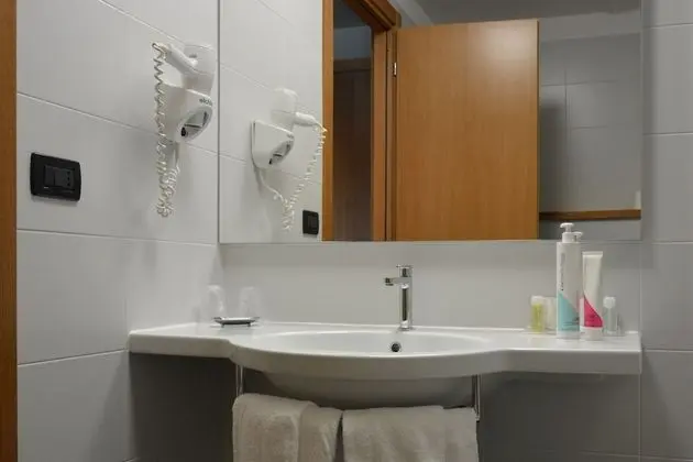 Basic Tek Büyük Yataklı Oda