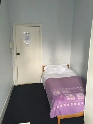 Tek Kişilik Oda, Ortak Banyo