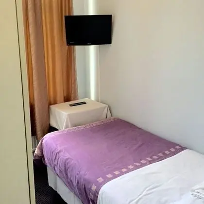 Tek Kişilik Oda, Ortak Banyo