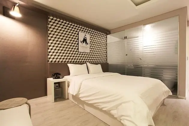Oda (Semi-special room (1 PC Netflix avail)