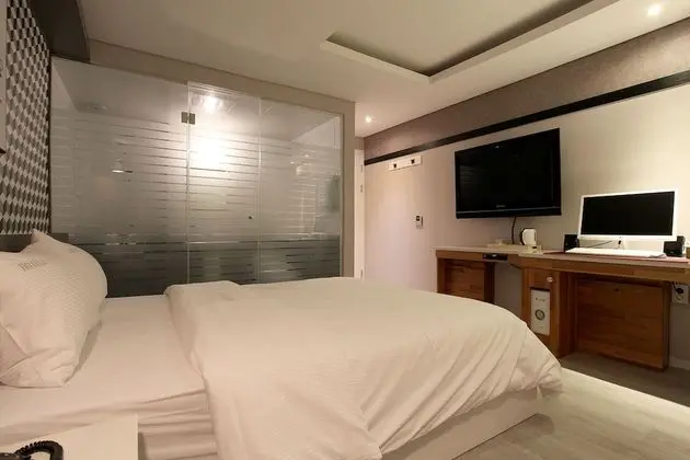 Oda (Semi-special room (1 PC Netflix avail)