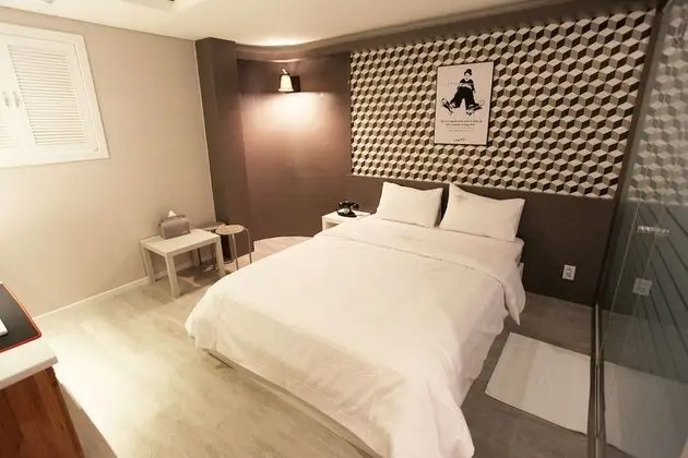 Oda (Semi-special room (1 PC Netflix avail)