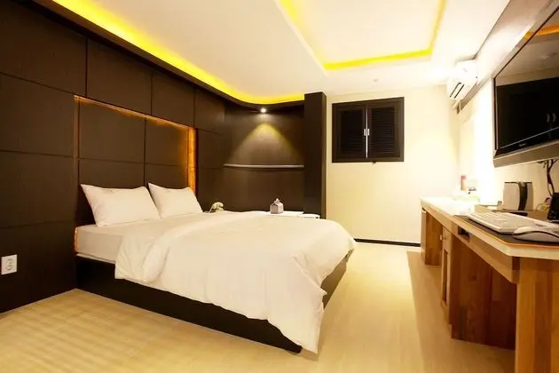 Oda (Semi-special room (1 PC Netflix avail)