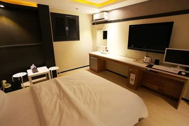 Oda (Semi-special room (1 PC Netflix avail)