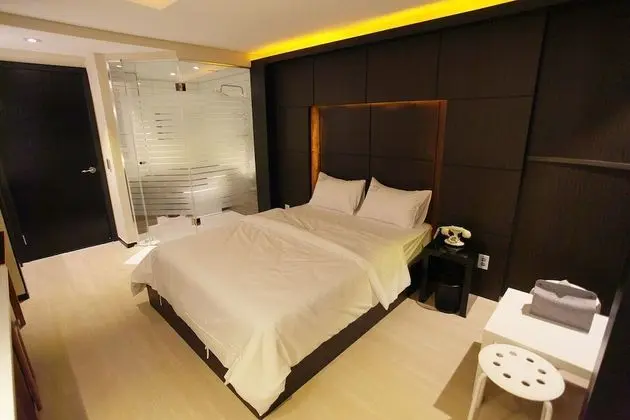 Oda (Semi-special room (1 PC Netflix avail)