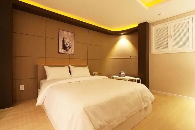 Oda (Semi-special room (1 PC Netflix avail)