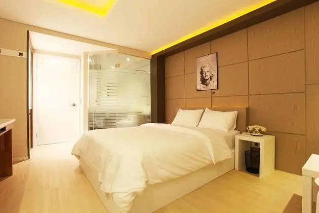 Oda (Semi-special room (1 PC Netflix avail)