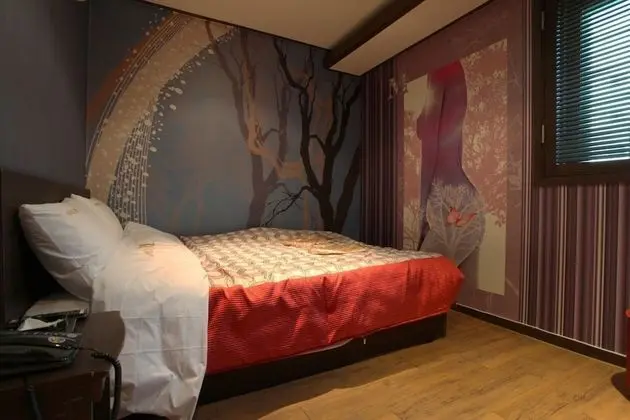 Oda (Semi-Special Room (Netflix available))