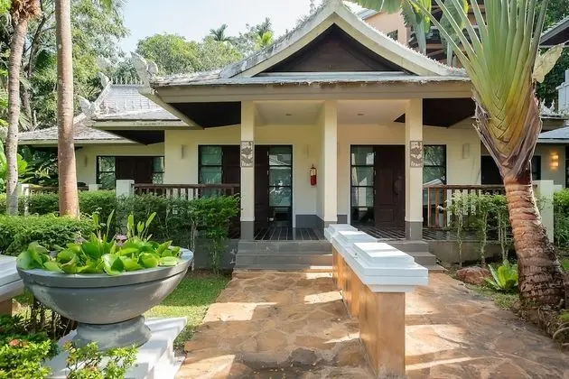 One Bedroom Jacuzzi Villa