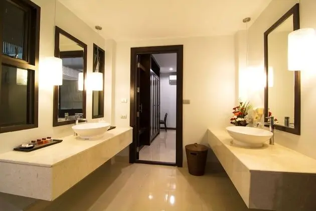 One Bedroom Jacuzzi Villa