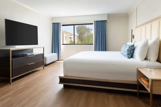 Standard Room, 1 King Bed