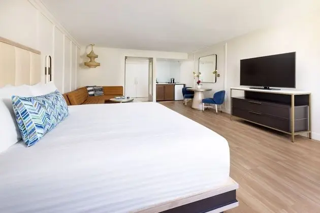 Standard Room, 1 King Bed
