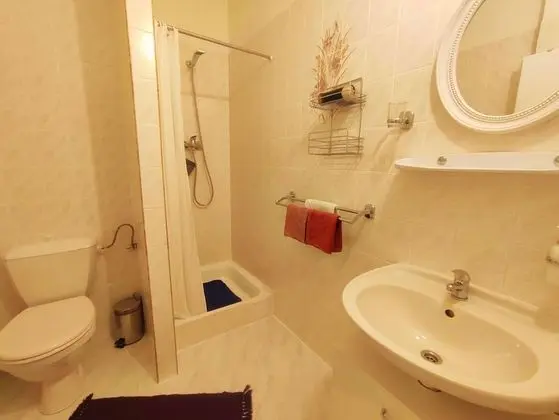Comfort Tek Büyük veya İki Ayrı Yataklı Oda