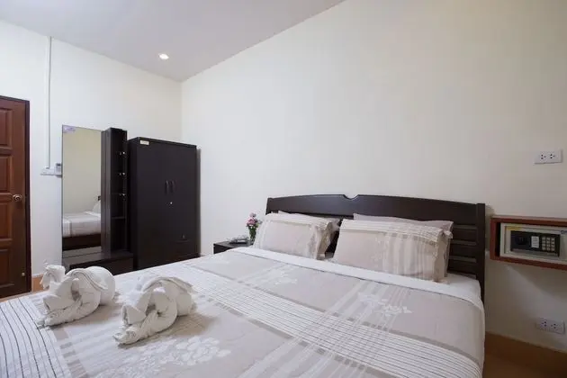 2 Bedrooms Apartment