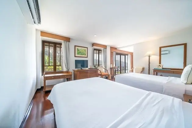Deluxe Hillside