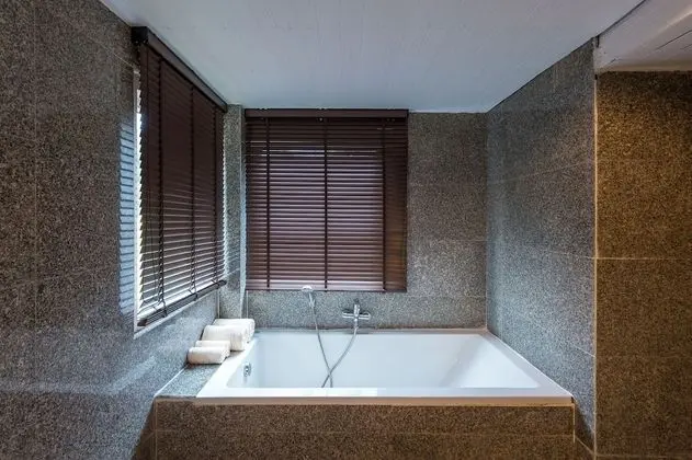 Deluxe Oda, Havuz Manzaralı