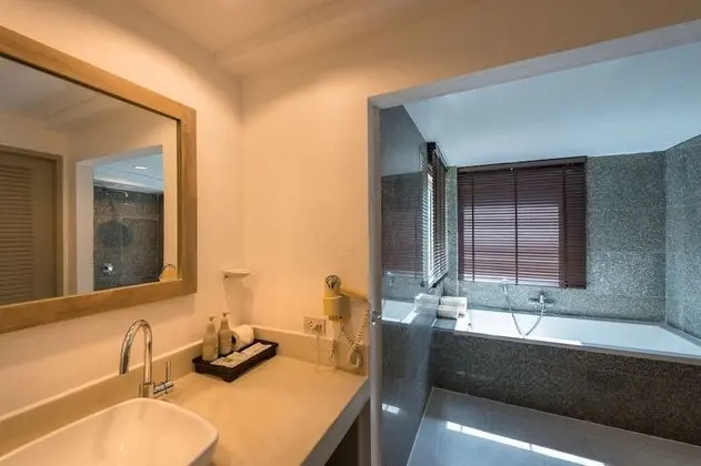 Deluxe Oda, Havuz Manzaralı