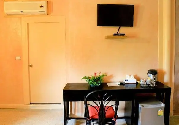 Family Room (1 Double Bed with 2 Mattresses in Connecting Room)