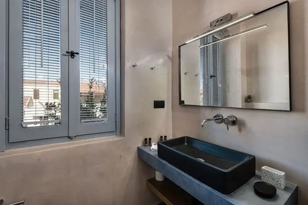 Superior Tek Büyük Yataklı Oda (103)