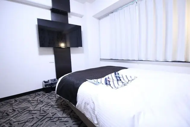 Tek Büyük Yataklı Oda, Sigara İçilebilir