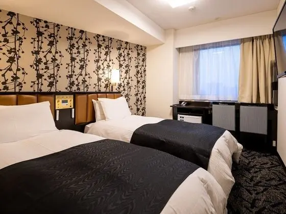 İki Ayrı Yataklı Oda, Sigara İçilmez