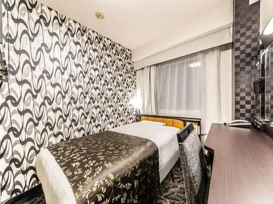 Tek Kişilik Oda, Sigara İçilebilir