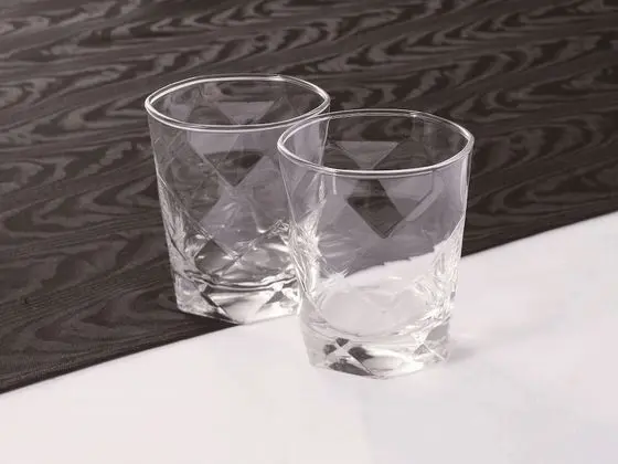 İki Ayrı Yataklı Oda, Sigara İçilebilir