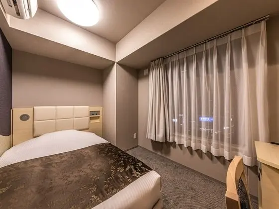 Tek Kişilik Oda, Sigara İçilmez