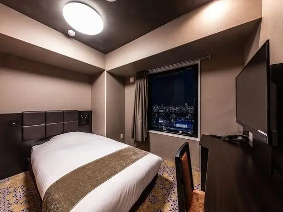 Tek Kişilik Oda, Sigara İçilmez (High Floor)