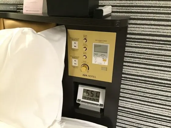İki Ayrı Yataklı Oda, Sigara İçilmez