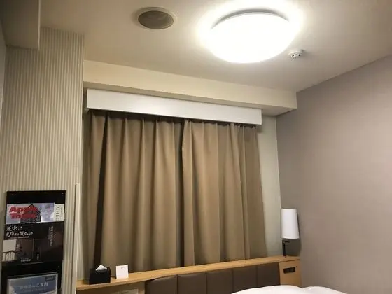 Tek Kişilik Oda, Sigara İçilebilir