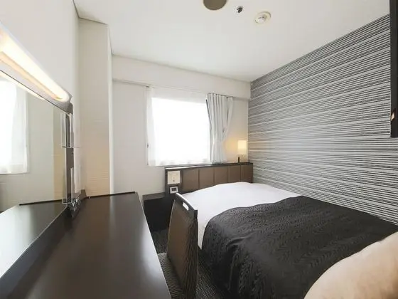 Tek Kişilik Oda, Sigara İçilmez (One Single Bed)