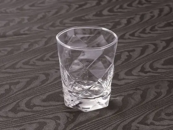 İki Ayrı Yataklı Oda, Sigara İçilebilir