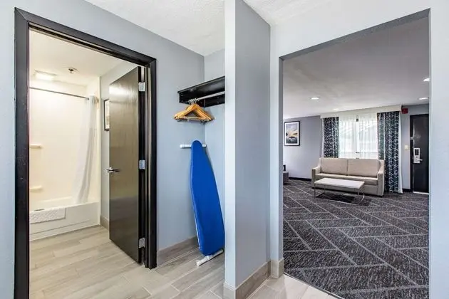Standard Oda, 1 En Büyük (King) Boy Yatak, Sigara İçilmez (with Single Sofabed)