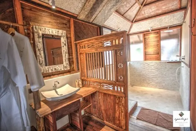 Luxury Üç Kişilik Oda, 3 Yatak Odası, Havuz Manzaralı, Havuz Kenarı