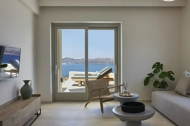 Family Studio Suite, Private Pool, Sea View - 100 meters away from the main building