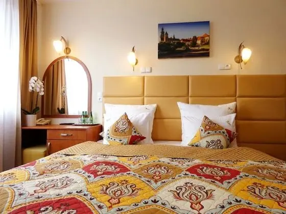 Tek Büyük veya İki Ayrı Yataklı Oda, Küçük Mutfak