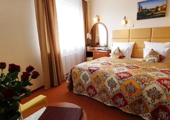 Tek Büyük veya İki Ayrı Yataklı Oda, Küçük Mutfak