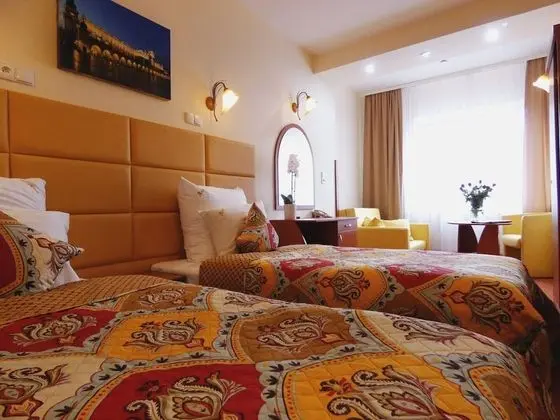 Tek Büyük veya İki Ayrı Yataklı Oda, Küçük Mutfak