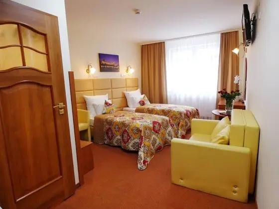 Tek Büyük veya İki Ayrı Yataklı Oda, Küçük Mutfak