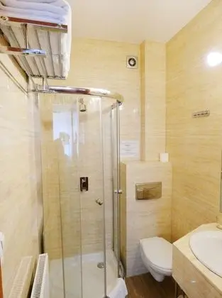 Tek Büyük veya İki Ayrı Yataklı Oda, Küçük Mutfak