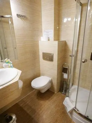 Tek Büyük veya İki Ayrı Yataklı Oda, Küçük Mutfak