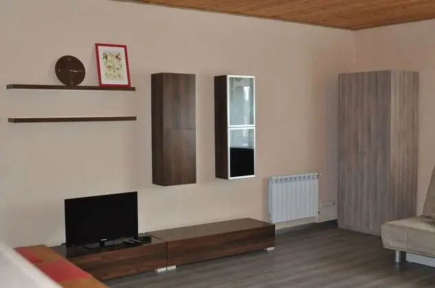 Standard Apart Daire, Bahçe Manzaralı