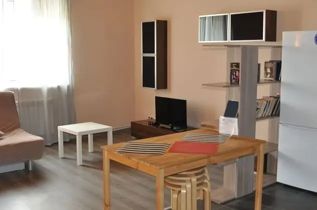 Standard Apart Daire, Bahçe Manzaralı