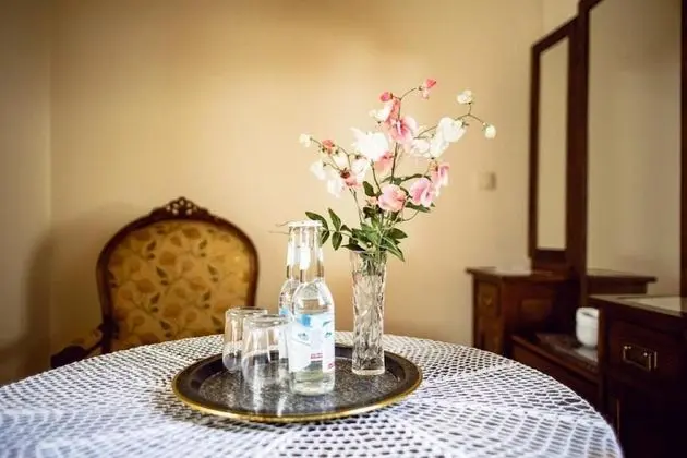 Üç Kişilik Oda