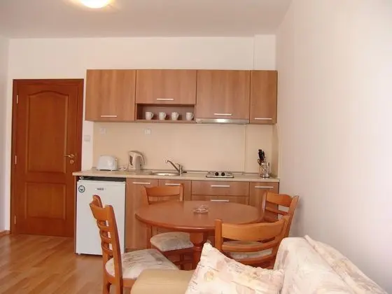 Apart Daire, 1 Yatak Odası, Küçük Mutfak